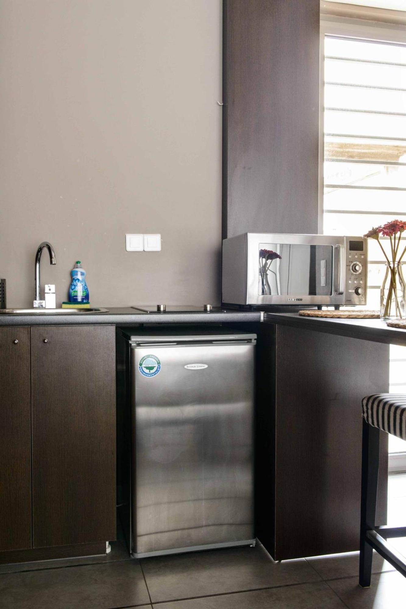Appartamento Bright Loft With Terrance - Next To Metro Kerameikos Atene Esterno foto